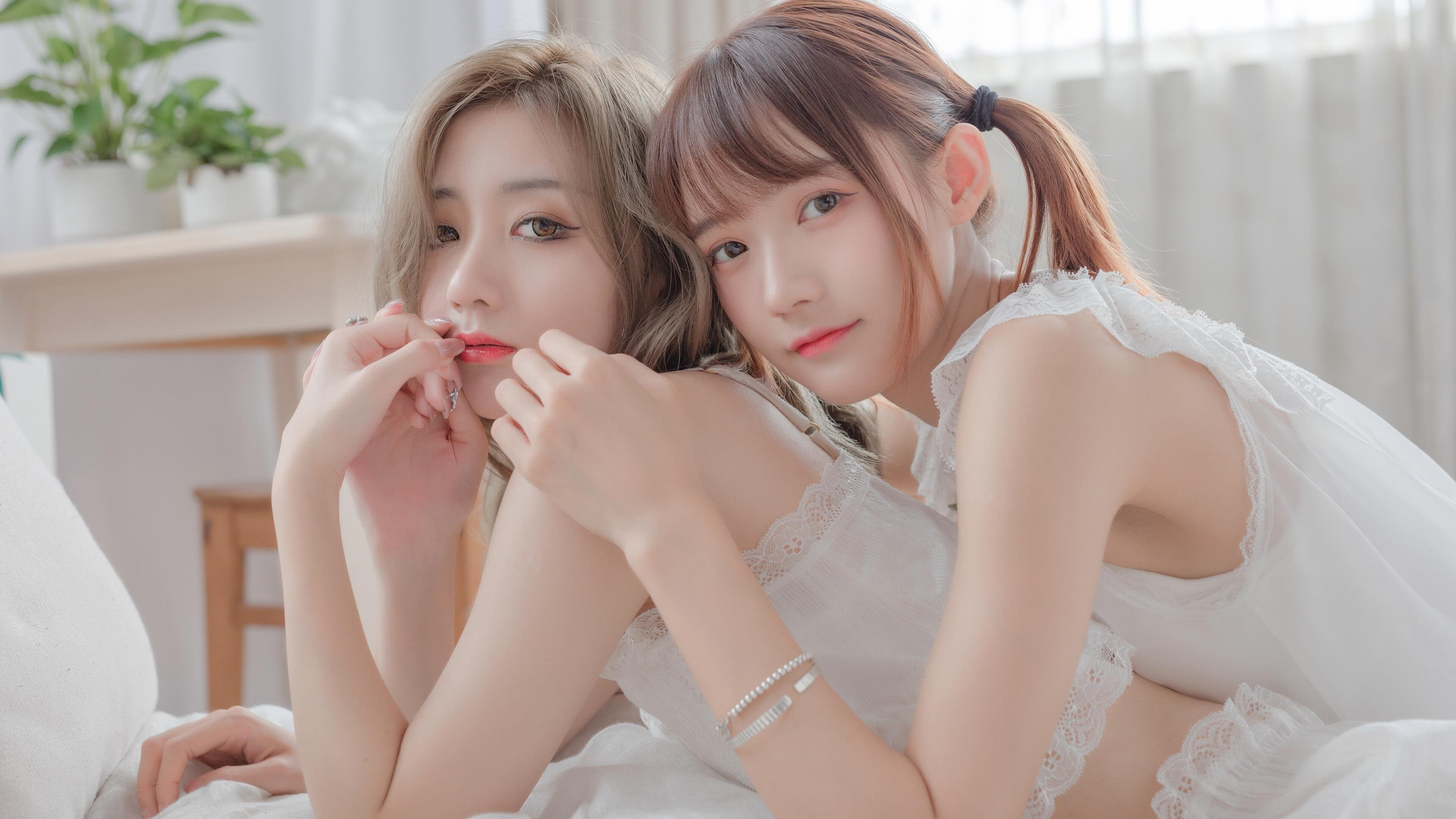 2021年季后赛：“水花兄弟”库里与汤普森联手，多次在关键时刻平推对手